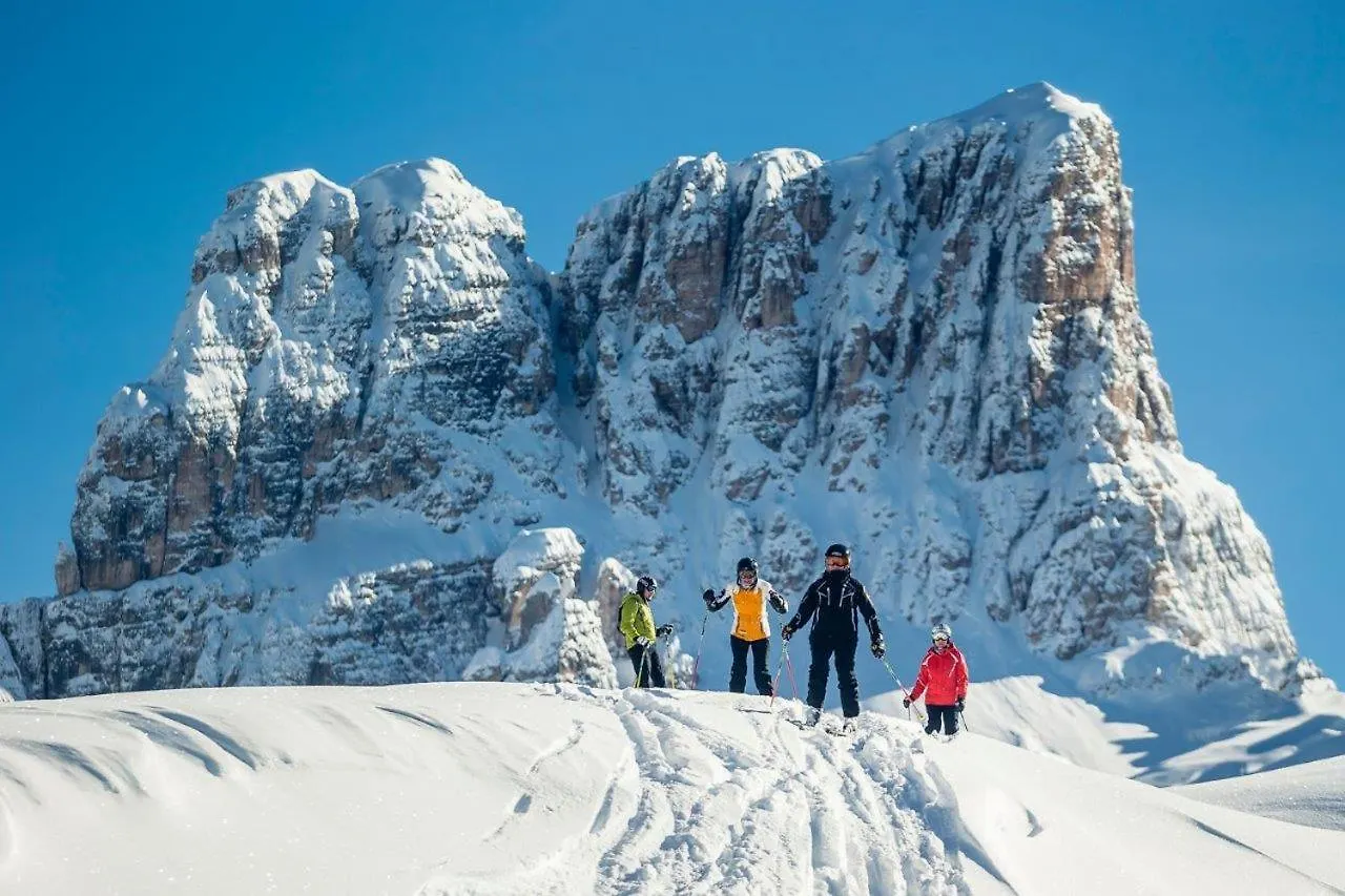 Hotel Corona Cortina d'Ampezzo 3*,  Italy