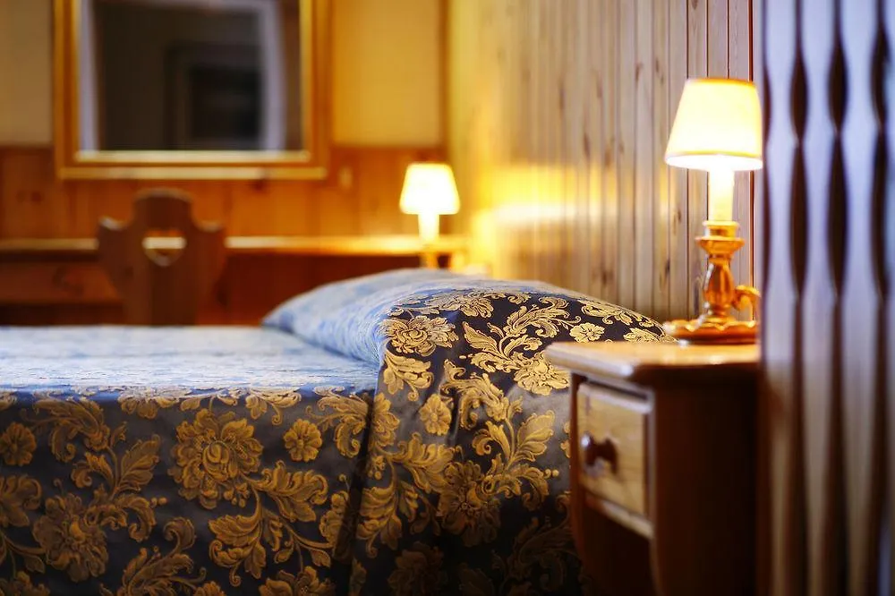 קורטינה ד'אמפזו Hotel Corona קורטינה ד'אמפזו