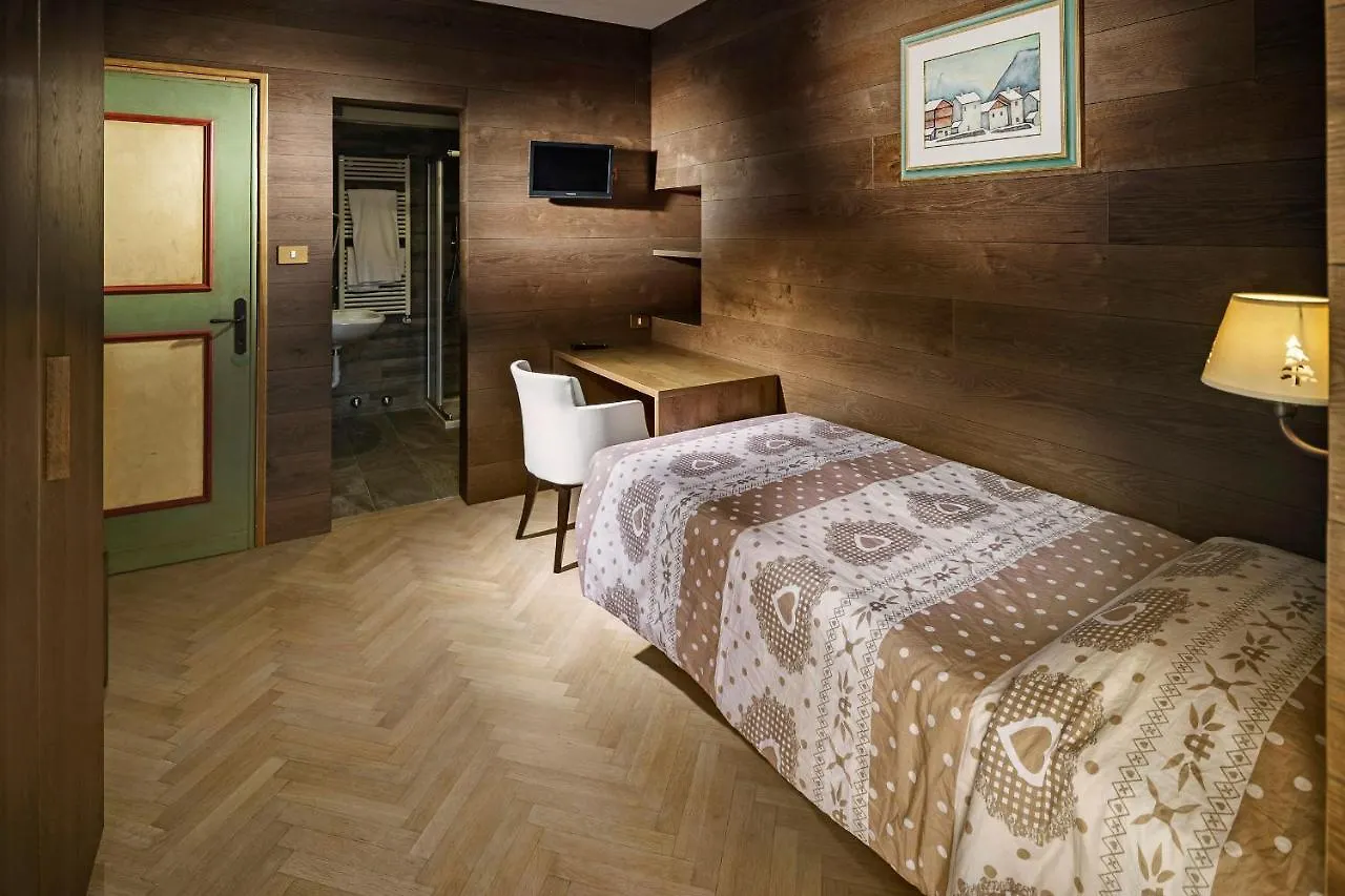 ***  קורטינה ד'אמפזו Hotel Corona איטליה