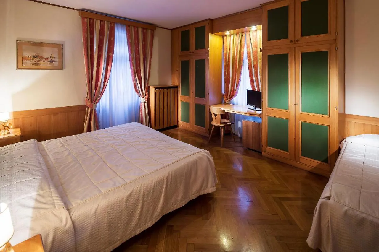 קורטינה ד'אמפזו Hotel Corona