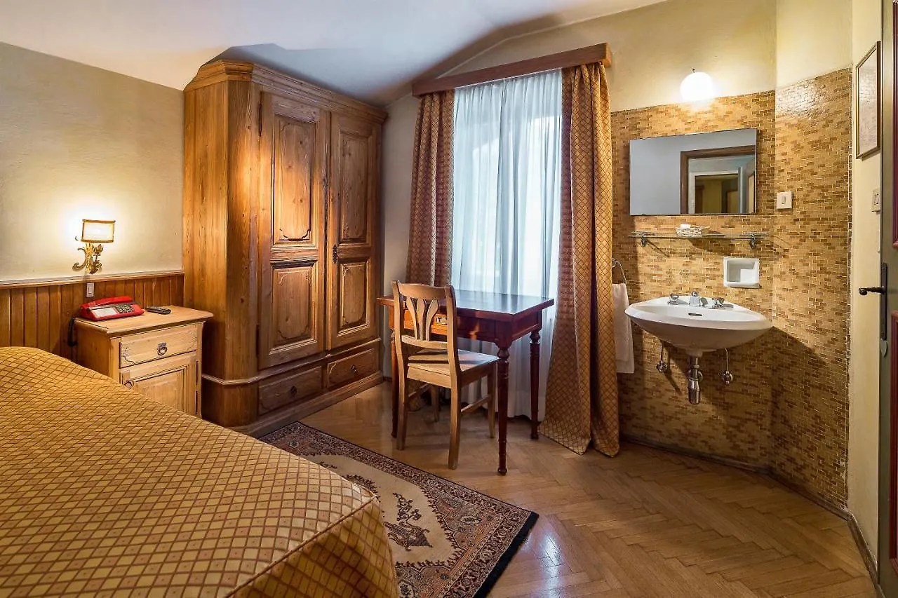 קורטינה ד'אמפזו Hotel Corona