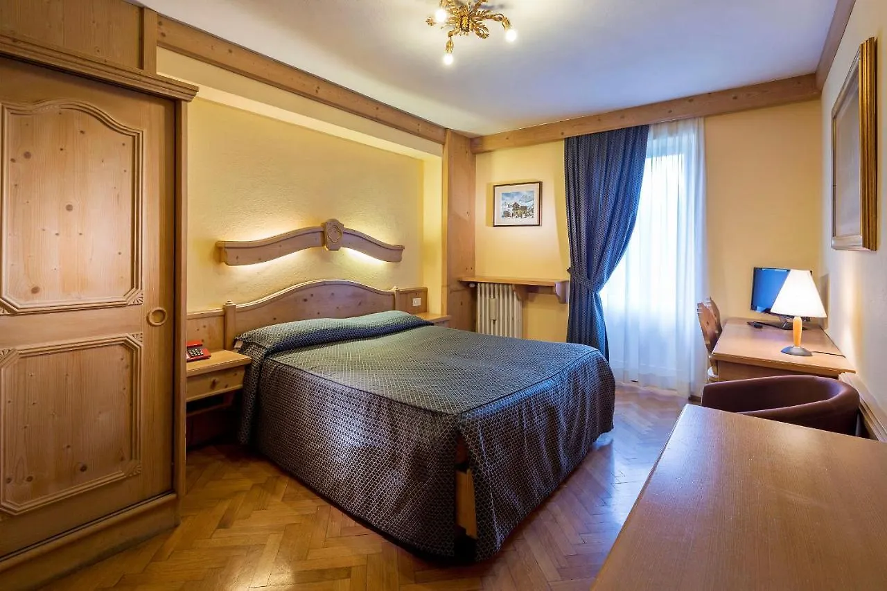 קורטינה ד'אמפזו Hotel Corona 3*, קורטינה ד'אמפזו