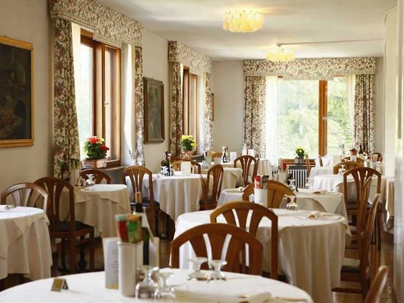 קורטינה ד'אמפזו Hotel Corona קורטינה ד'אמפזו