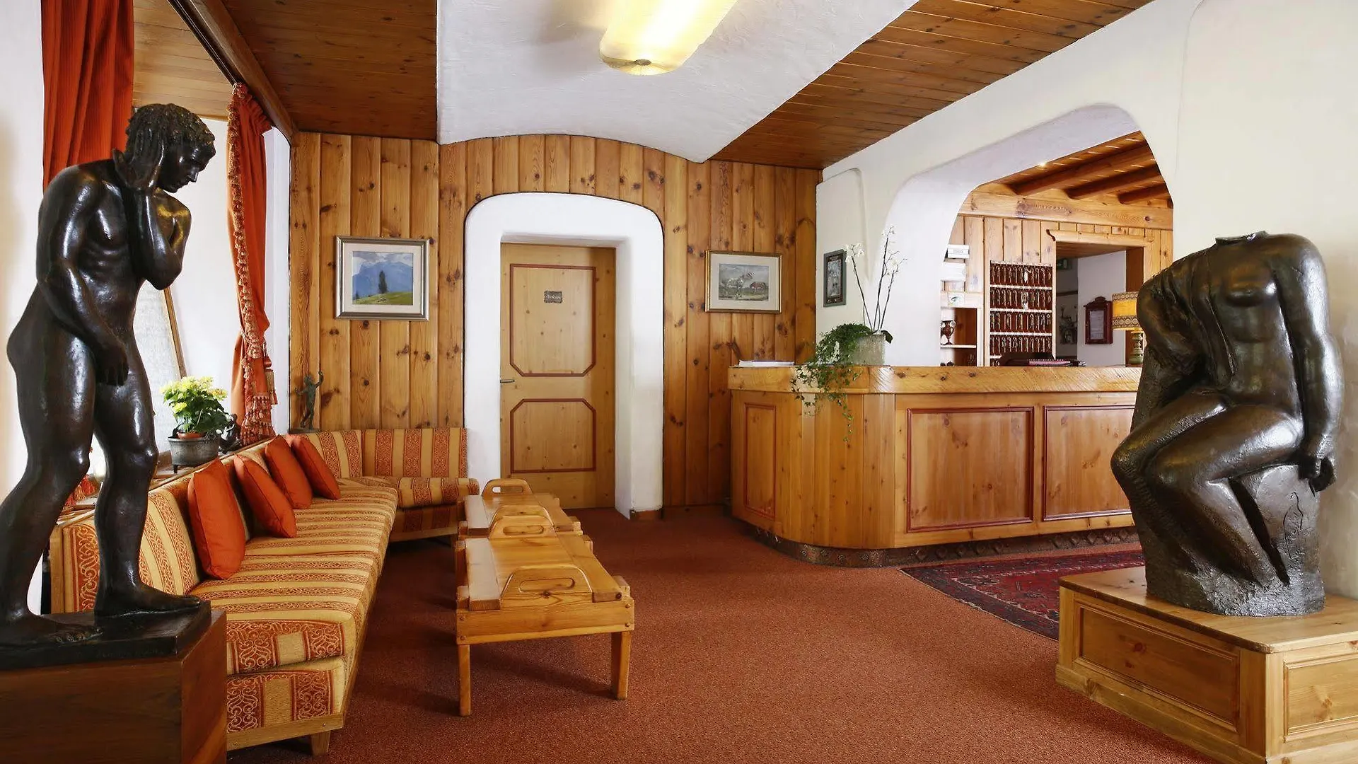 קורטינה ד'אמפזו Hotel Corona  קורטינה ד'אמפזו
